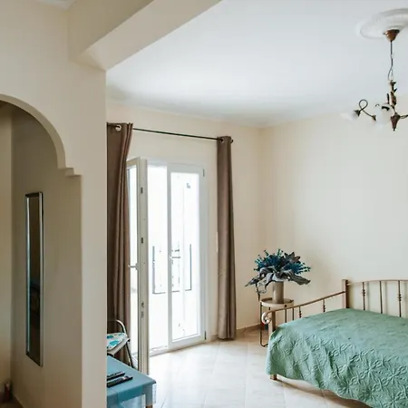 Finikas Kamari (Santorini)